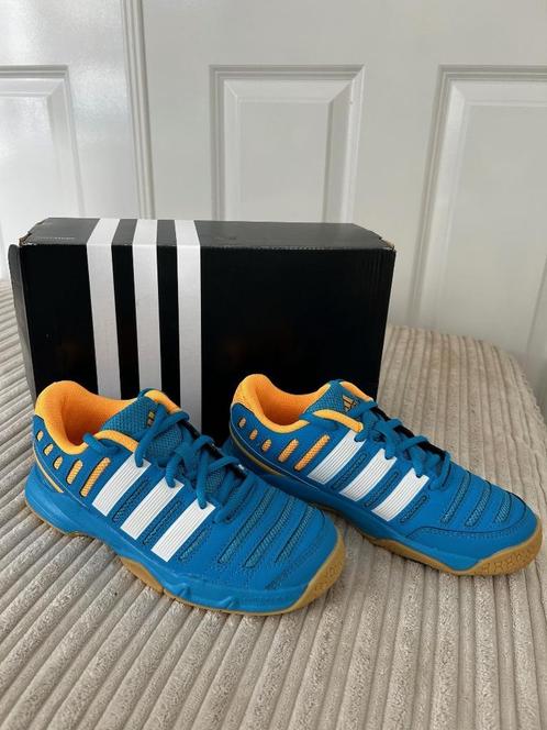 Adidas kinder handbalschoenen indoor zaal in maat 32 NIEUW, Sport en Fitness, Handbal, Nieuw, Schoenen, Ophalen of Verzenden