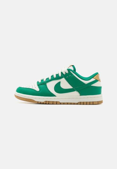 Nike dunk low ‘Malachite metallic gold’, Kleding | Dames, Schoenen, Nieuw, Sneakers of Gympen, Groen, Ophalen of Verzenden