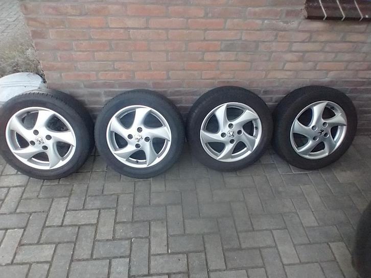 Mooie originele Peugeot 206 velgen, banden 4X 6+ mm profiel, Auto-onderdelen, Banden en Velgen, Banden en Velgen, Zomerbanden