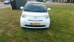 Toyota IQ 1.0 VVT-I Comfort parelmoer dealer onderhouden, Stof, 4 stoelen, Origineel Nederlands, Handgeschakeld