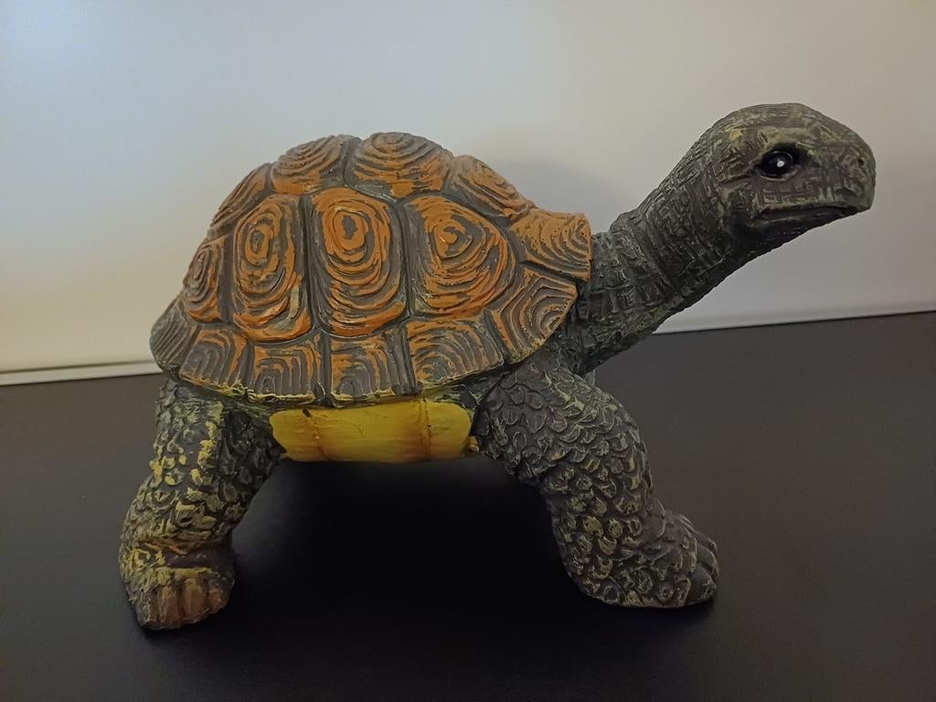 Leuke decoratieve schildpad, Tuin en Terras, Tuinbeelden, Ophalen of Verzenden, Zo goed als nieuw, Kunststof, Dierenbeeld