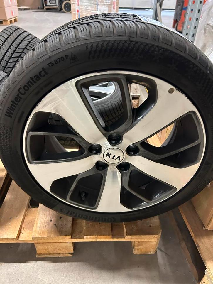Winterbanden 235-45-18 Kia Hyundai Mazda Mitsubishi, Auto-onderdelen, Banden en Velgen, Banden en Velgen, Winterbanden, 18 inch