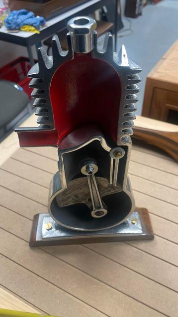 Vintage 2-Takt Motor Demonstratiemodel beschikbaar voor biedingen
