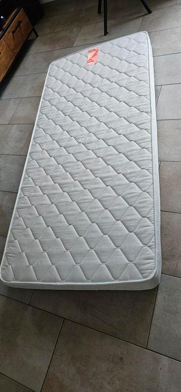 Matras met lattenbodem 90x200 - Zeer Goed! beschikbaar voor biedingen
