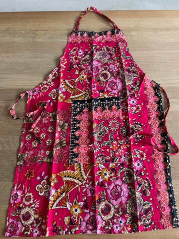 Prachtig nieuw dieproze batikstof keukenschort beschikbaar voor biedingen