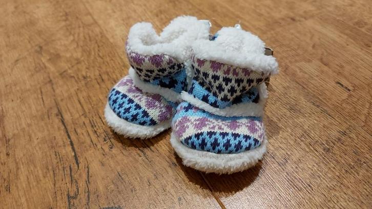 Nieuw! Apollo sloffen, Kinderen en Baby's, Kinderkleding | Schoenen en Sokken, Nieuw, Overige typen, Jongen of Meisje, Ophalen of Verzenden