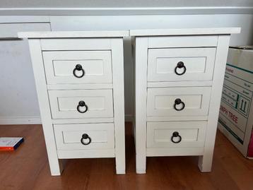 2x kastje met laatjes 35x35x 57 hoog