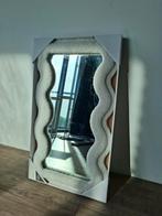 Nieuw Teddy wave spiegel 50x28x2.5 cm, Huis en Inrichting, Woonaccessoires | Spiegels, Minder dan 50 cm, Nieuw, Ophalen of Verzenden