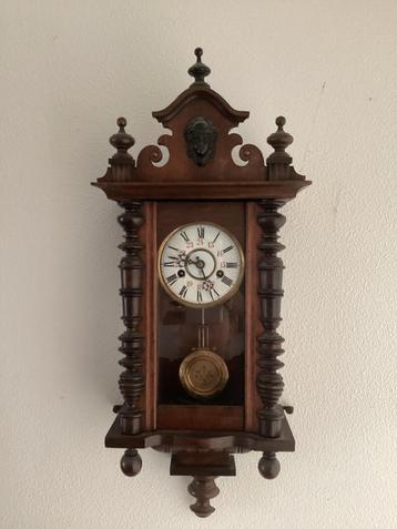 Gustav Becker Wandklok, 75cm beschikbaar voor biedingen