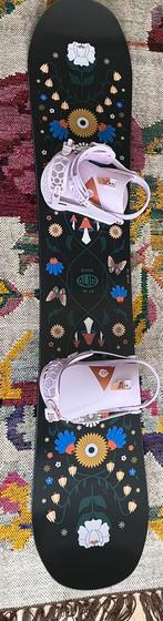 Alibi Bloom snowboard 151 cm met bindingen van union, Sport en Fitness, Snowboarden, Ophalen, Zo goed als nieuw, Board