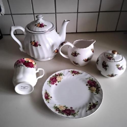 royal albert roomstel met bijpassende items, Huis en Inrichting, Keuken | Servies, Zo goed als nieuw, Overige typen, Overige stijlen