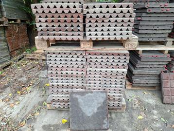 15  rubberen tegels van 50x50x4 cm staltegels stalmatten  beschikbaar voor biedingen