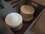 Krat met 50 borden, ovenschalen diepe borden etc, Ophalen