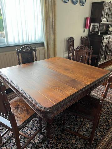 Antiek Bretonse eettafel beschikbaar voor biedingen