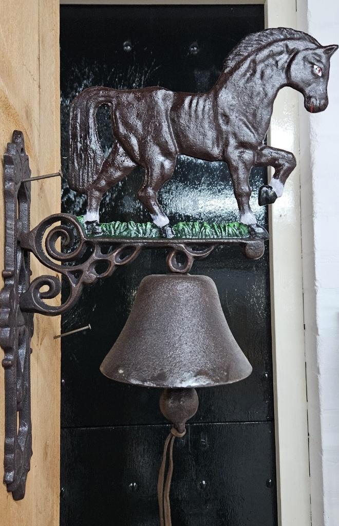 DEURBEL / PAARD / GIETIJZER, Tuin en Terras, Tuinwanddecoratie, Nieuw, Ophalen of Verzenden