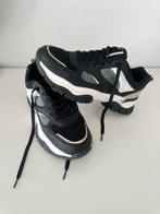 Oxmox Sneakers maat 41 zwart brige ( van haren ), Ophalen, Zo goed als nieuw, Zwart, Sneakers of Gympen