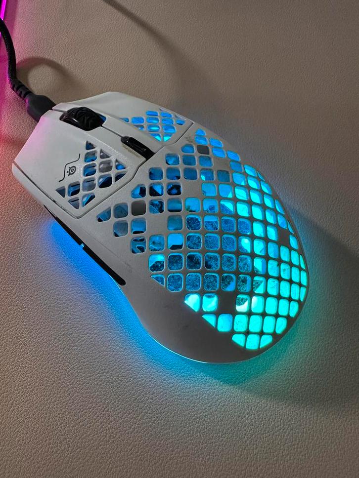 Gaming muis Steelseries Aerox 3 Snow + muismat, Computers en Software, Muizen, Gebruikt, Muis, Rechtshandig, Bedraad, Gaming muis