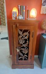 Houten Oosterse Kast met Smeedijzeren Bloemendeur, Antiek en Kunst, Antiek | Meubels | Kasten, Ophalen