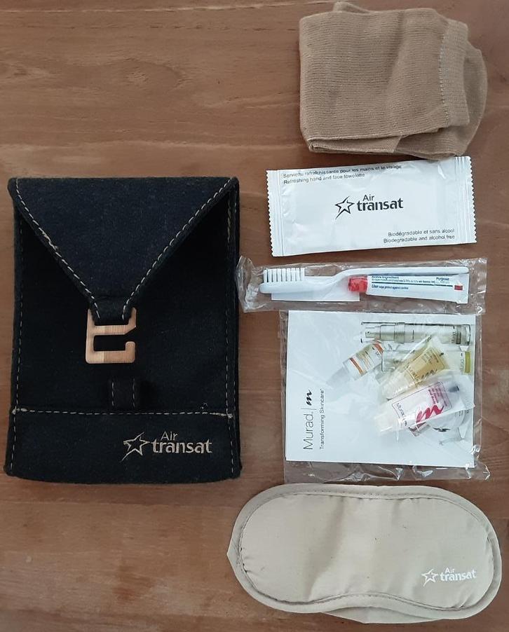 Air Transat comfort bag met inhoud - toilettasje - NIEUW, Verzamelen, Luchtvaart en Vliegtuigspotten, Nieuw, Overige typen, Ophalen of Verzenden