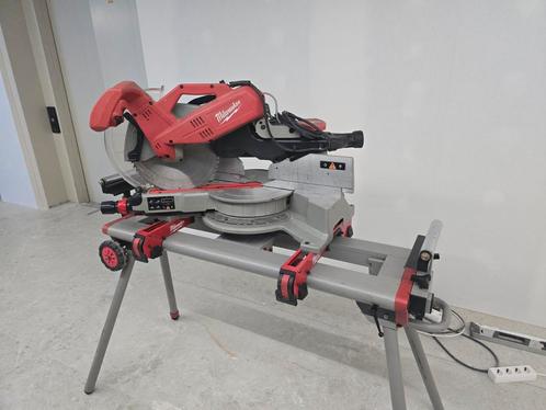 Milwaukee MS 305 DB Afkortzaag met Onderstel, Doe-het-zelf en Verbouw, Gereedschap | Zaagmachines, Gebruikt, Afkortzaag, 1200 watt of meer