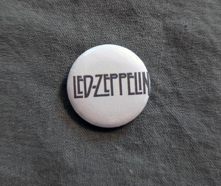 Led Zeppelin Band button – 25mm button / speld / pin, Verzamelen, Speldjes, Pins en Buttons, Nieuw, Button, Overige onderwerpen