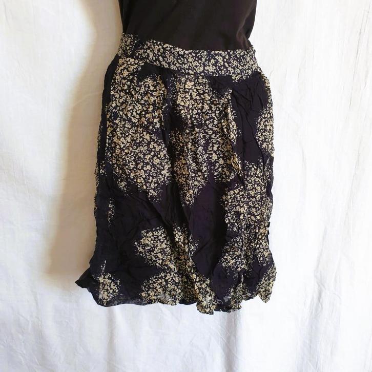 Mooie rok, zwart met creme print. Mt M Merk Glass, Kleding | Dames, Rokken, Zo goed als nieuw, Maat 38/40 (M), Zwart, Onder de knie