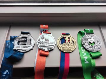 Collectie van 4 hardloopmedailles beschikbaar voor biedingen