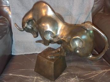 Bronzen sierelement stier beschikbaar voor biedingen