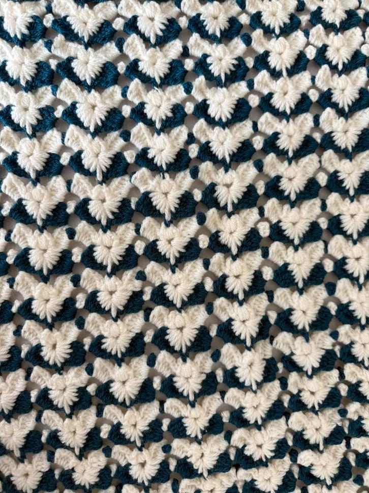 Gehaakte Deken Wit & Blauw - Handgemaakt, Huis en Inrichting, Woonaccessoires | Plaids en Woondekens, Nieuw, Ophalen