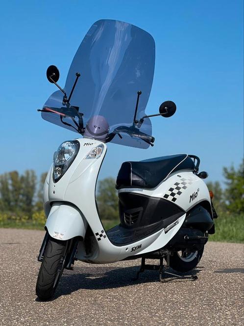 Sym mio 50 NIEUWSTAAT, Fietsen en Brommers, Scooters | SYM, Zo goed als nieuw, Mio, Maximaal 45 km/u, Tweetakt, Ophalen of Verzenden