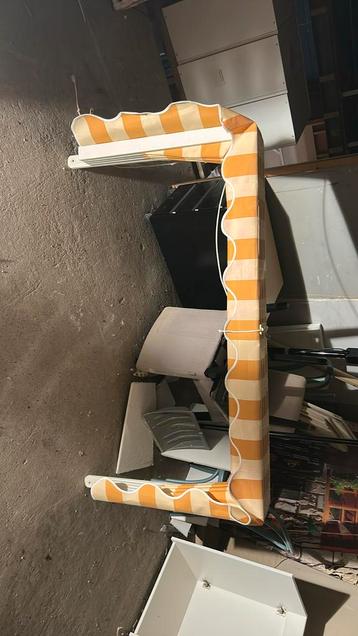 Zonnescherm zo goed als nieuw beschikbaar voor biedingen
