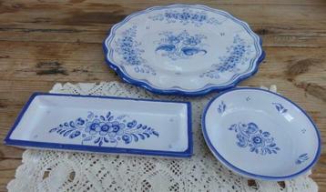 Spaans handbeschilderd wandbord met 2 bijpassende schaaltjes beschikbaar voor biedingen