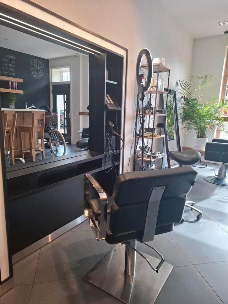 Kappersstoel beschikbaar voor dames / of heren kapper, Diensten en Vakmensen, Kappers en Thuiskappers