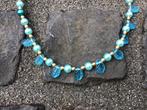 Parels met blauwe glazen blaadjes., Ophalen of Verzenden, Zo goed als nieuw, Blauw, Overige materialen