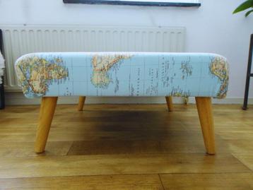 Leuke gestofferde salontafel beschikbaar voor biedingen