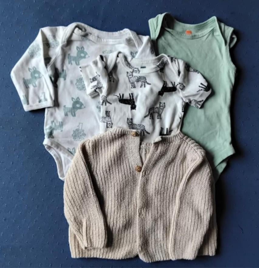 Baby kleding, 3 rompertjes en een vestje maat 50-56, Ophalen, Zo goed als nieuw, Maat 56