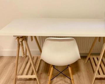 Ikea burau met  twee houten schragen beschikbaar voor biedingen