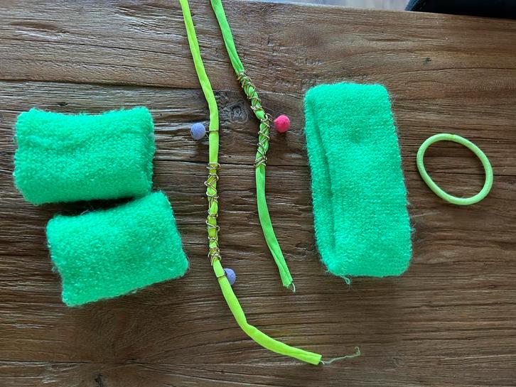 Neon Set: Haarband, Polsbandjes, Armbandjes & Haarelastiek, Hobby en Vrije tijd, Feestartikelen, Nieuw, Ophalen of Verzenden