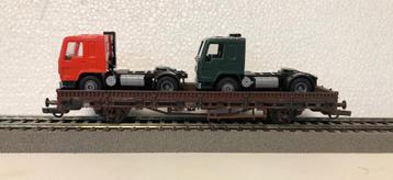 Roco platte wagon met 2 Volvo trucks van de DB beschikbaar voor biedingen