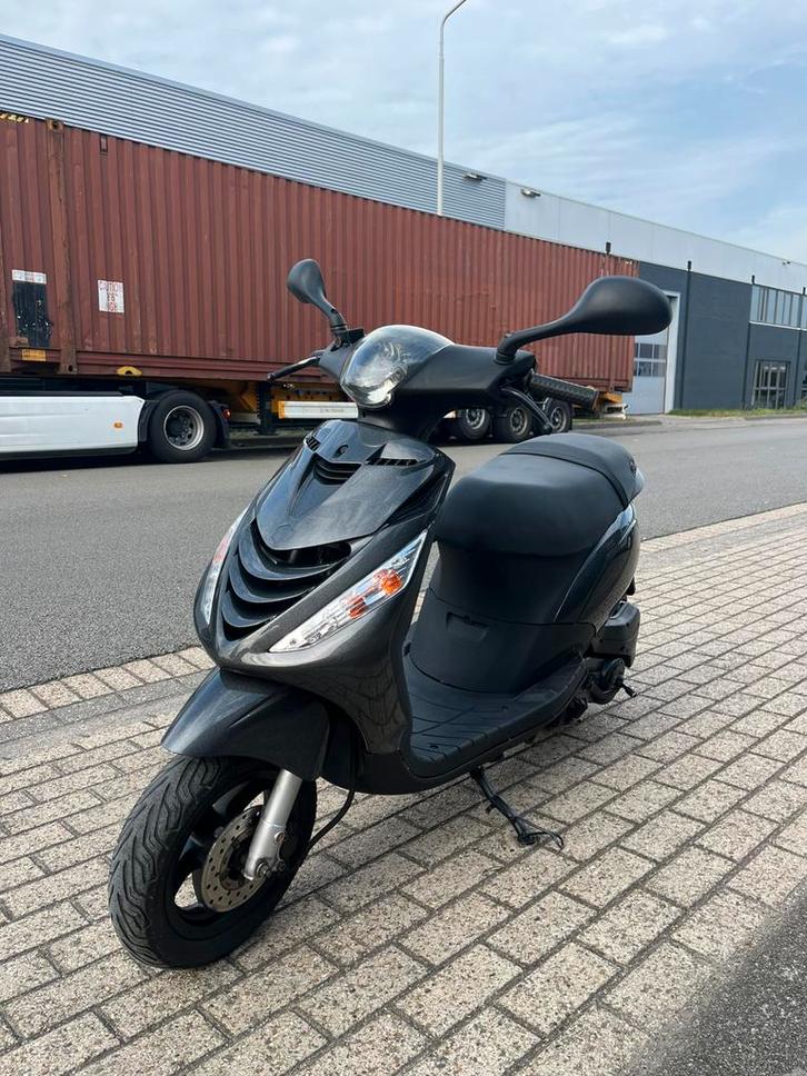 80cc zip, Fietsen en Brommers, Scooters | Piaggio, Zo goed als nieuw, Zip, Benzine, Ophalen