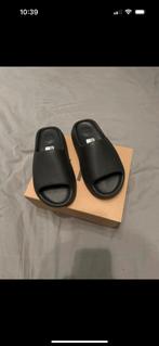 Yeezy slide onyx, Kleding | Dames, Schoenen, Slippers, Ophalen of Verzenden, Zwart, Yeezy