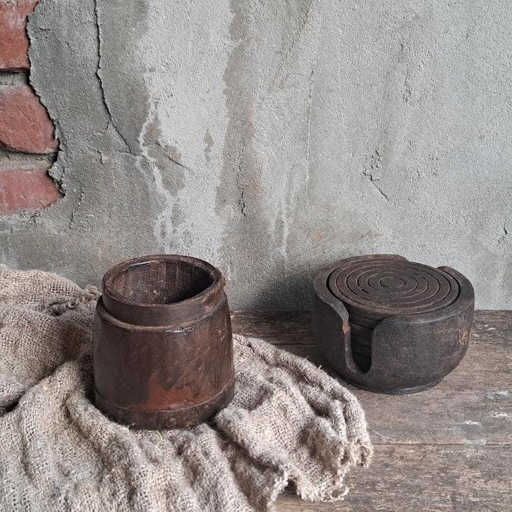 Houten onderzetter met houder oud potje metaalbeslag *Etage3, Huis en Inrichting, Woonaccessoires | Overige, Zo goed als nieuw