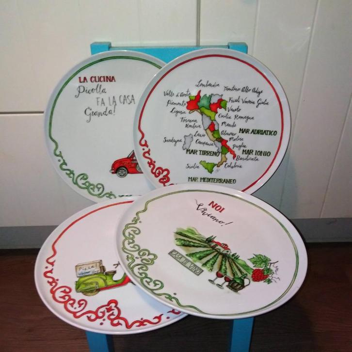 Pizza borden met leuke print World of Jet 4 stuks, Huis en Inrichting, Keuken | Servies, Zo goed als nieuw, Bord(en), Overige stijlen
