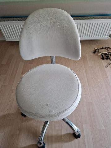 frame is nog goed, nieuwe zitting beschikbaar voor biedingen