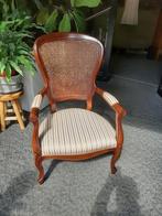 Antieke fauteuil, stoel in niewstaat, Ophalen