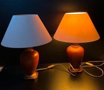 Twee prachtige tafellampen incl lampenkap beschikbaar voor biedingen