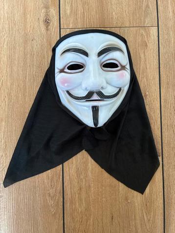Anoniem Masker met kap beschikbaar voor biedingen