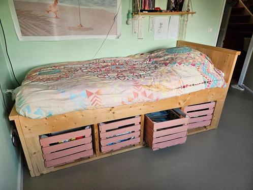 Kajuitbed halfhoogslaper bed kratjes steigerhout lattenbodem, Kinderen en Baby's, Kinderkamer | Stapelbedden en Hoogslapers, Zo goed als nieuw