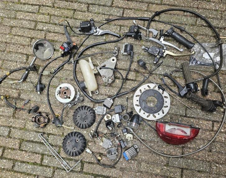 Partij Brommeronderdelen bromfietsonderdelen motoronderdelen, Fietsen en Brommers, Brommeronderdelen | Scooters, Gebruikt, Overige merken