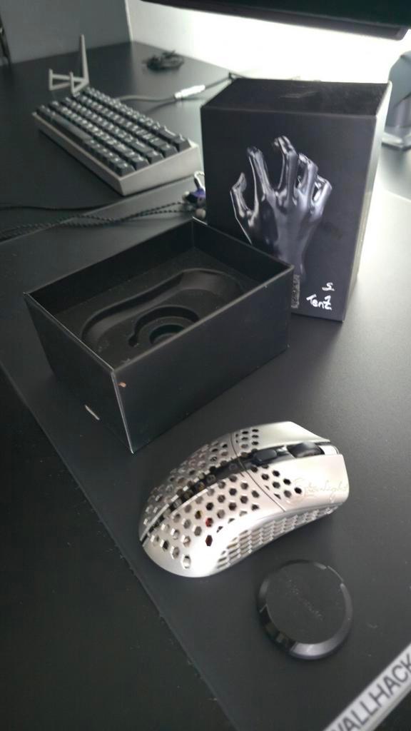 Tenz Finalmouse Starlight - Small, Computers en Software, Muizen, Zo goed als nieuw, Ophalen of Verzenden
